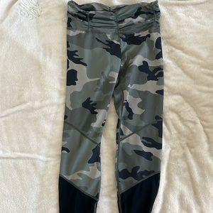 Carbon 38 workout camo leggings